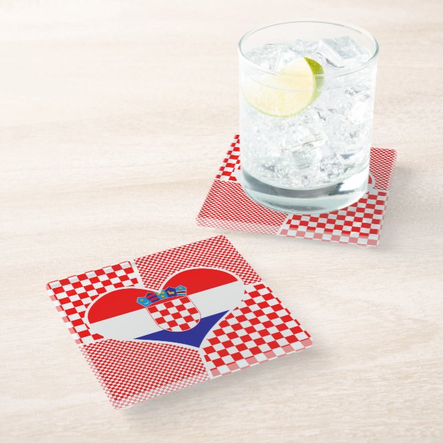 Kroatische Flagge im Herzen Glasuntersetzer (Schrägansicht)