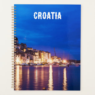 Kroatische Stadt Sibenik am Nachtplaner Planer