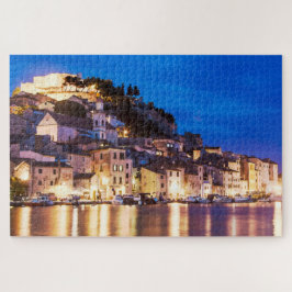 kroatische Stadt Sibenik in der Nacht. Puzzle