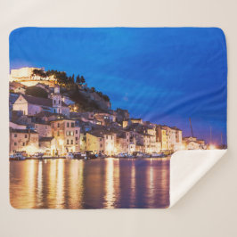 kroatische Stadt Sibenik in der Nacht Sherpadecke