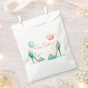Krone und High Heels – Glamouröses Rosa- und Minz- Geschenktütchen