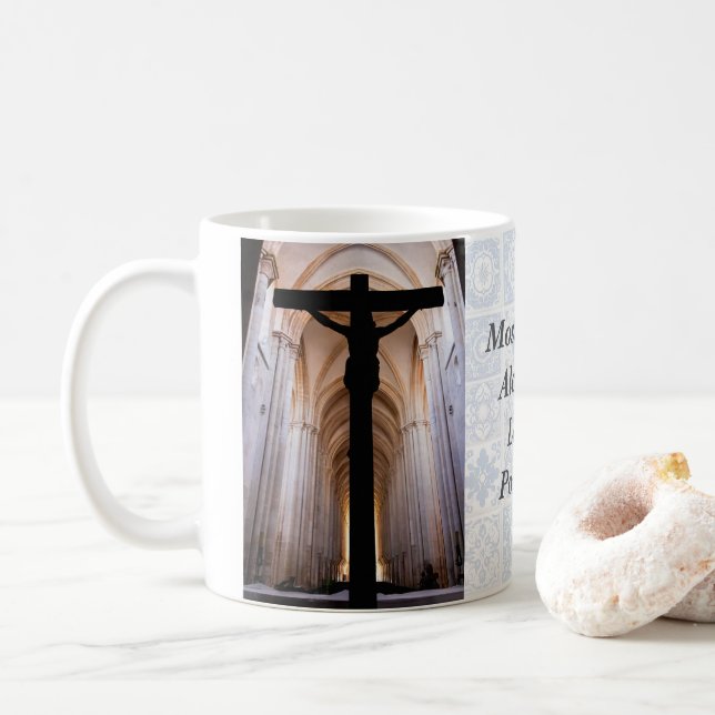 Kruzifix mit Jesus Christus. Gothic Alcobaca Abbey Kaffeetasse (Mit Donut)