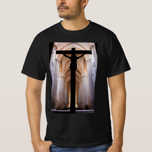 Kruzifix mit Jesus Christus. Gothic Alcobaca Abbey T-Shirt (Vorderseite)