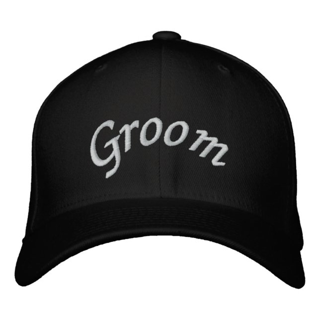 KRW Groom Script Black and White Bestickte Baseballkappe (Vorderseite)