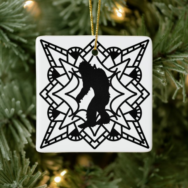 Kryptid Grosser Fuß, Sasquatch in einem Mandala Keramikornament (Baum)
