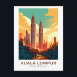 Kuala Lumpur Malaysia Reisen Vintag Postkarte<br><div class="desc">Kuala Lumpur Retrodesign. Die Stadt ist auch Zuhause zu britischen Sehenswürdigkeiten aus der Kolonialzeit wie dem Kuala Lumpur Bahnhof und dem Sultan Abdul Samad Gebäude.</div>