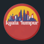 Kuala Lumpur Malaysia Retro City Skyline City City Magnet<br><div class="desc">Vintages und retro City Design mit wunderschöner Skyline, touristischer Attraktion und Stadtbild. Cooler Wolkenkratzer und Gebäude Silhouette Illustrationen für Touristen und Reisende. Ideal als Souvenir, um Zuhause zu bringen, wenn Sie durch die Welt reisen. Rett die Erinnerung an deine Reise und Ferien mit Familie und Freunden. Die Hintergrundfarbe kann auf...</div>