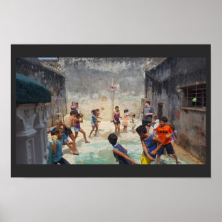 Kubanische Kinder mit Wasserballons Poster