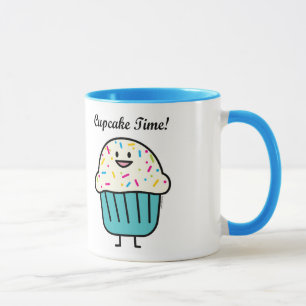 Kuchen-Zeit mit besprüht süßen Nachtischfondant Tasse