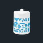 Küchengeschirr-Muster<br><div class="desc">Dieses superniedliche Retro-blaue Küchendesign hat alles außer dem Küchenbecken. Dieses lustige Geschenkdesign ist sowohl kitschig als auch cool, also machen Sie ein einzigartiges Statement und holen Sie es sich noch heute. Es ist auch super sassy und frech!</div>