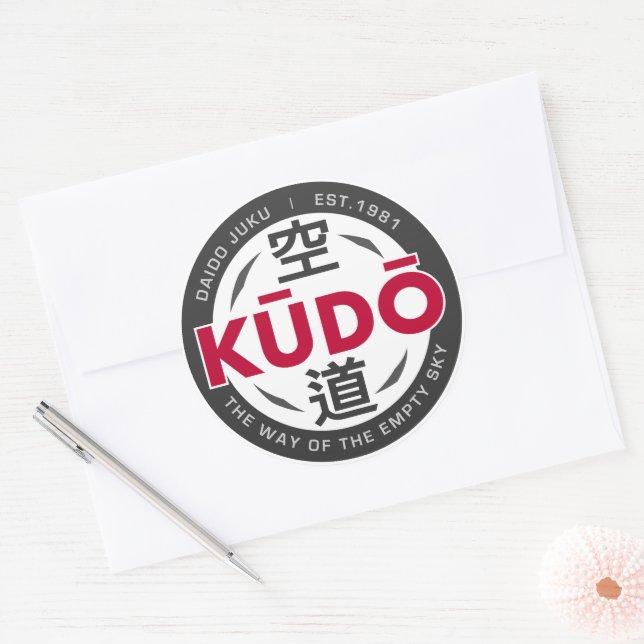 Kudo – Minimal Japanese Martial Arts Emblem Runder Aufkleber (Umschlag)