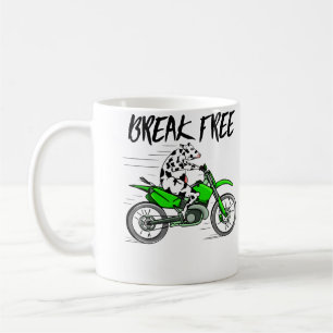 Kuh fährt auf einem Motorrad und bricht aus Kaffeetasse
