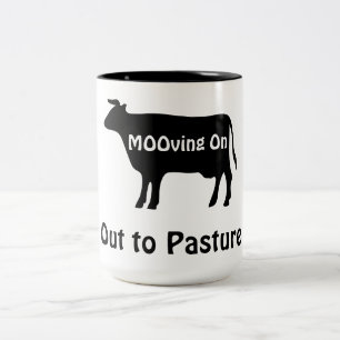 Kuh-Thema-Ruhestand Aus dem Stall auf die Weide zi Zweifarbige Tasse