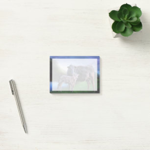 Kuh und Kalb an einem ruhigen See in hügeliger Lan Post-it Klebezettel