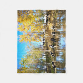 Kühe im Herbst im Teich Fleecedecke