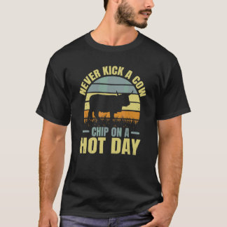 Kuhfarm tritt an einem heißen Tag niemals einen Ku T-Shirt