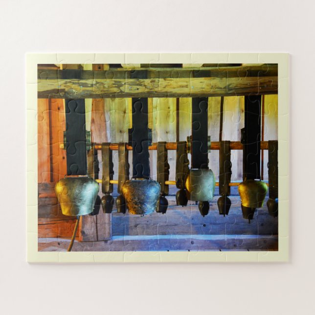 Kuhglocken in einer Scheune Puzzle (Horizontal)