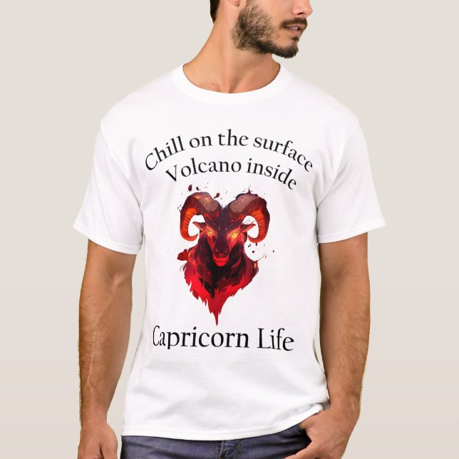 Kühl die Außenseite. Der Vulkan drinnen. Capricorn T-Shirt (Vorderseite)