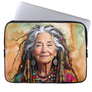 Kühle alte Dame in Dreadlocks Hippie-Frau Blank Laptopschutzhülle