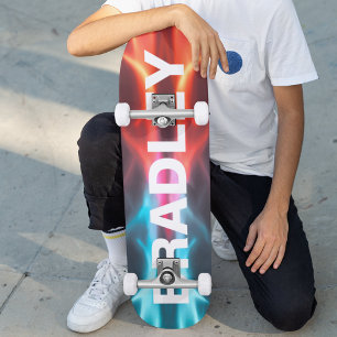 Kühle moderne blaue rote Feuer-Trendy-Name Skateboard