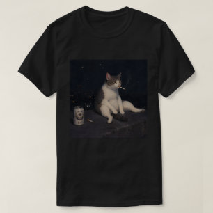 Kühle rauchende Katze mit Bierdose Stadtansicht be T-Shirt