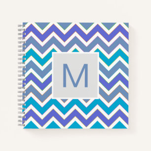 Kühles blaues sportliches Chevron-Muster Monogramm Notizbuch