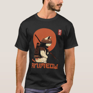 Kühne Kriegerkatze in klassischer Samurai-Rüstung T-Shirt