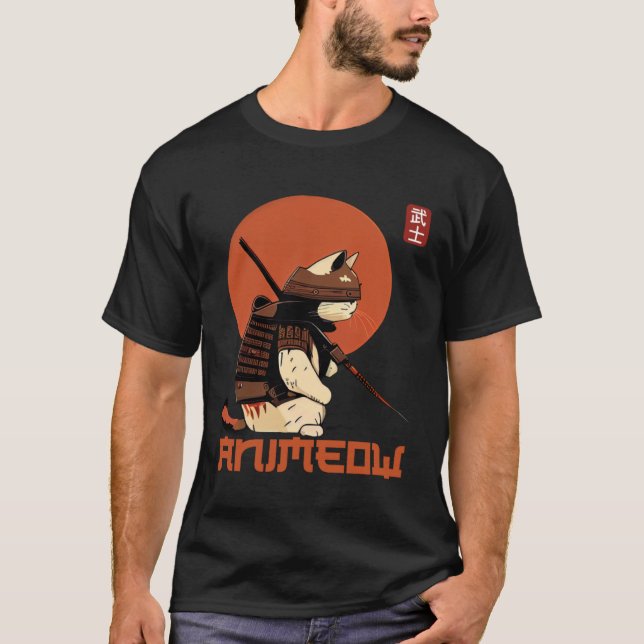 Kühne Kriegerkatze in klassischer Samurai-Rüstung  T-Shirt (Vorderseite)