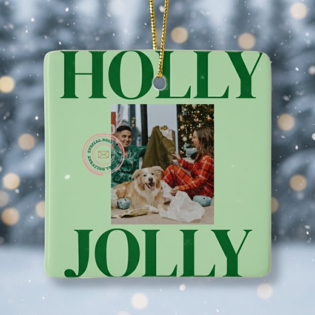 Kühne moderne Foto Niedliche Briefmarke Ferienkart Keramikornament (Celebrate the season in bold style with this playful “Holly Jolly” ornament!)