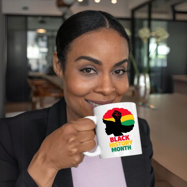 Kühne Silhouette Afro-Frau erhobene Faust Kaffeetasse (Bold Silhouette Afro Woman Raised Fist Coffee Mug)