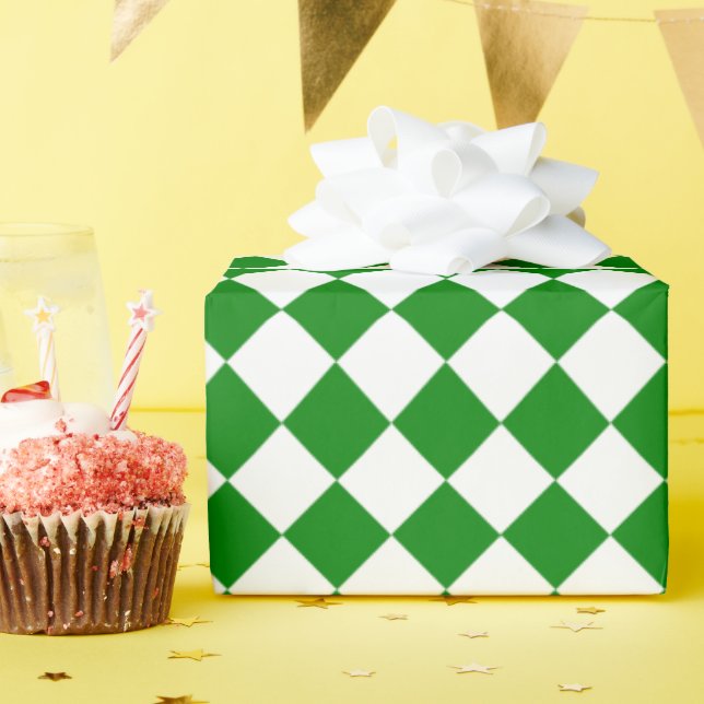 Kühnes Grün-Weiß-Chevron-Muster Klassiker Geschenkpapier (Geburtstagsparty)