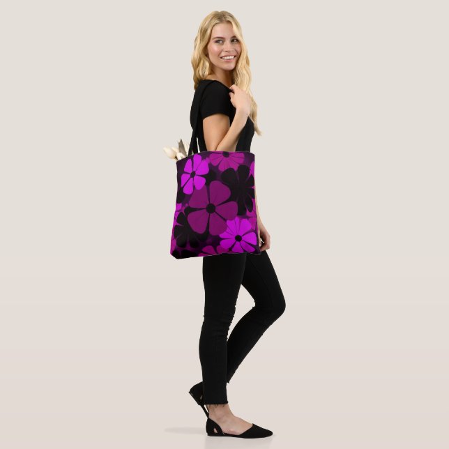 Kühnes rosa Art Deco-Blumenmuster (Am Model)