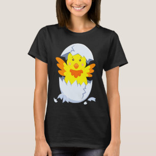 Küken schlüpft aus Ei Hühnerküken mit Eierschale T-Shirt