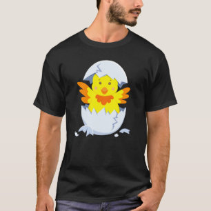 Küken schlüpft aus Hühnerei Küken mit Eierschale T-Shirt