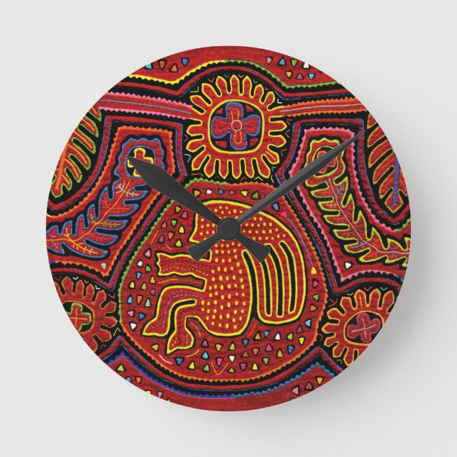 Kuna Indian Girl on a Bicycle Runde Wanduhr (Vorderseite)