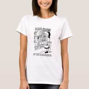 Kunde fragt Buchhändler eine Frage. Buchhändler T-Shirt