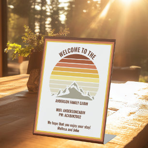 Kundenspezifische Blockhütte für den Sunset-Berg w Sockelschild