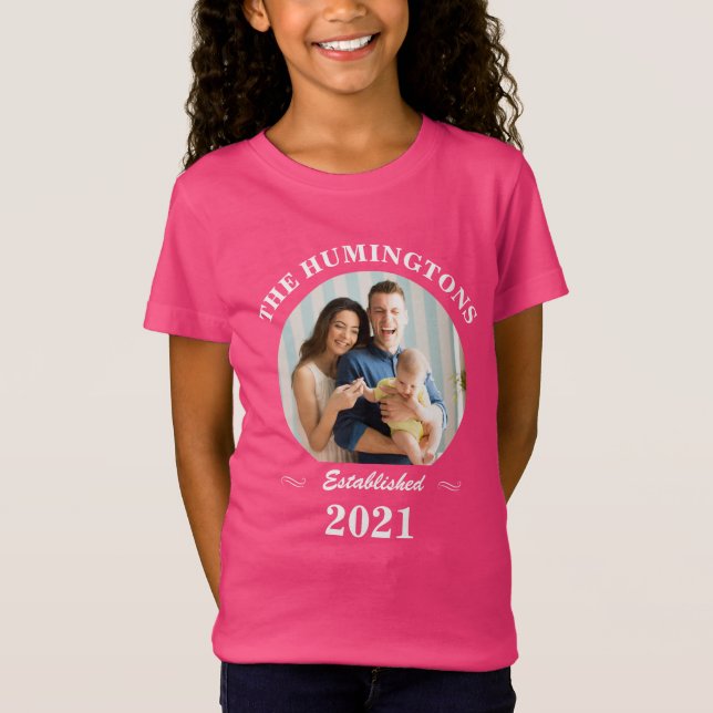 Kundenspezifischer Familienname, Foto und Jahr fes T-Shirt (Vorderseite)