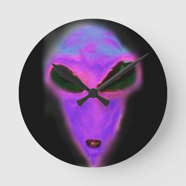 kundenspezifischer lila alienkopfbereich 51 runde wanduhr (Vorderseite)
