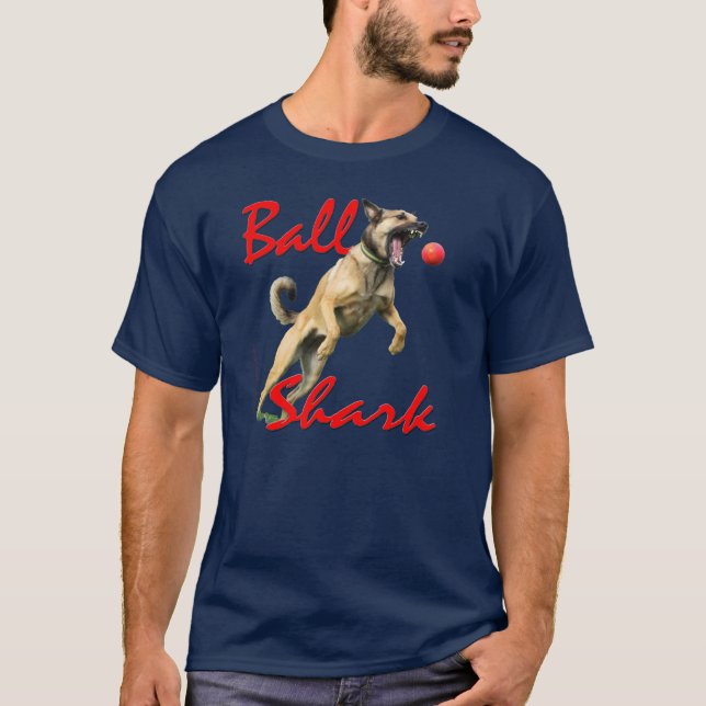 Kundenspezifischer Rev Malinois Ball Shark T-Shirt (Vorderseite)