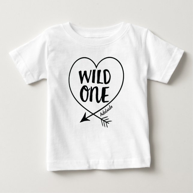 Kundenspezifischer wilder erster Geburtstag Baby T-shirt (Vorderseite)
