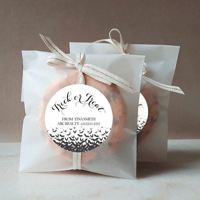 Kundentrick oder -behandlung zu Halloween Runder Aufkleber (Von Creator hochgeladen)