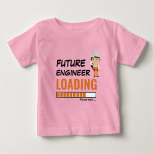 Künftiger Ingenieur, der rosafarben beladen will,  Baby T-shirt