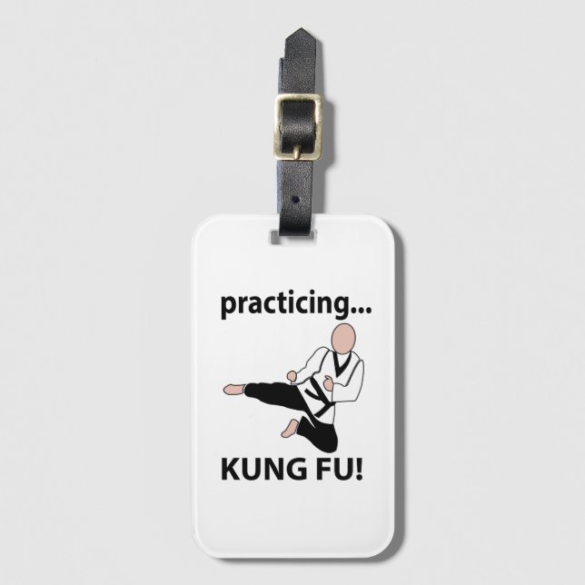 Kung Fu Practicing Kung Fu Gepäckanhänger (Vorderseite Vertikal)