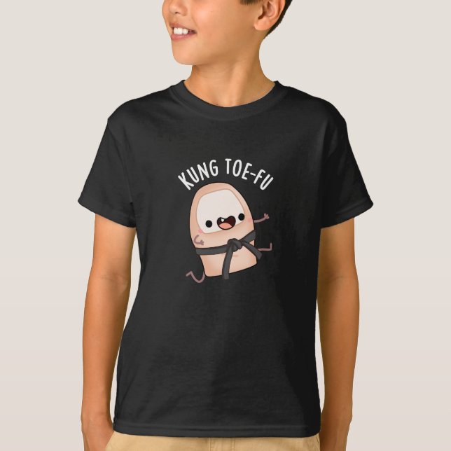 Kung Toe-fu Funny Big Toe Pun Dark BG T-Shirt (Vorderseite)