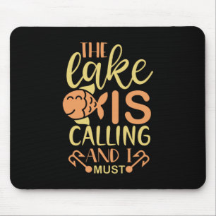Kunst des Fischfangs Der See ruft, und ich muss ge Mousepad