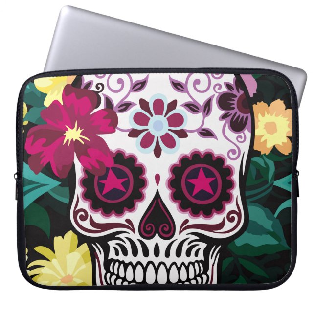 Kunstdarstellung von Schädelschmuck, Blume, Schäde Laptopschutzhülle (Vorderseite)