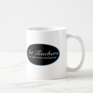 Kunstlehrer zeichnen ihre eigenen tasse