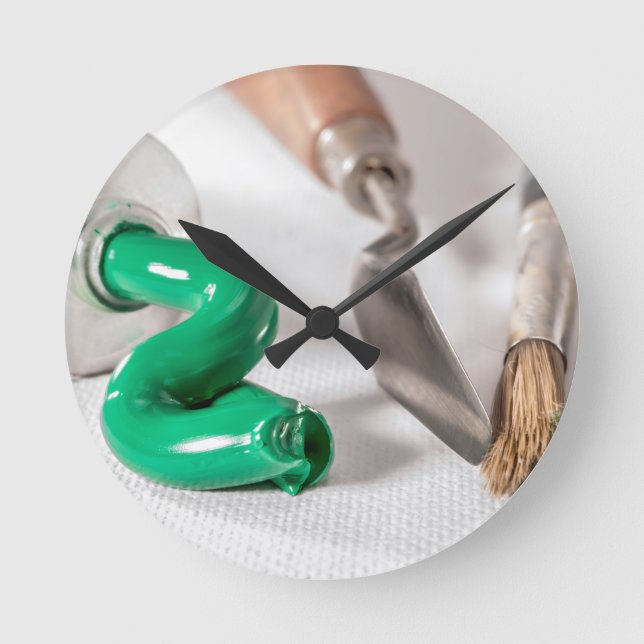 Künstlerin Runde Wanduhr (Vorderseite)