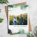 Künstlerisch Frohe Weihnachten 3 Foto<br><div class="desc">Moderne, individuell bedruckte Weihnachtskarten mit einer einfachen DIY-Vorlage zum Anpassen. Dieses künstlerische Design hat einen abstrakten Spritzer Hintergrund in Grün- und Blautönen. Fügen Sie Ihr Foto, persönliche Begrüßung, Namen und das Jahr. Verwenden Sie die Entwurfswerkzeuge, um die Schriftart und Farben zu bearbeiten. Die Rückseite hat Platz, um mehr Fotos und...</div>